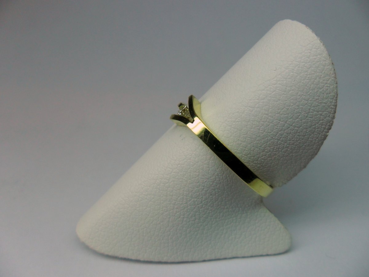 V-Spleet Ring Geelgoud 0.08 crt.